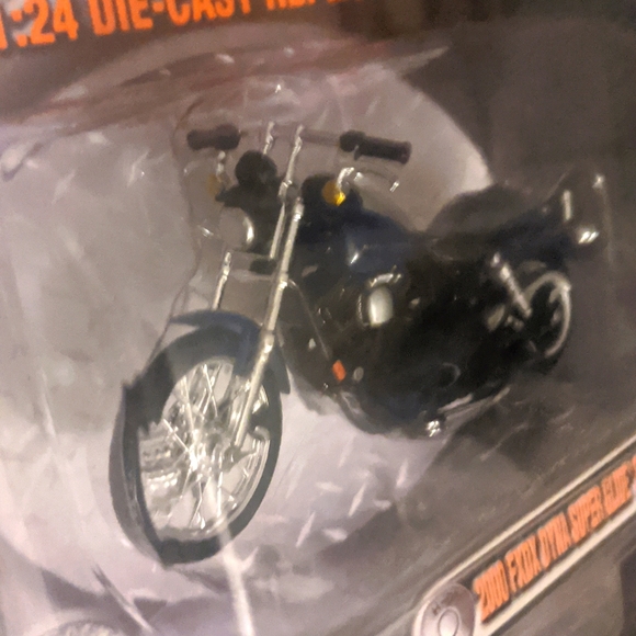 Harley Davidson Motorcycles 1:24 Die Cast Replica - Picture 3 of 7